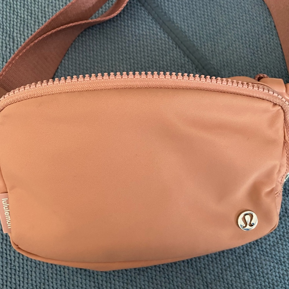 Lululemon Everywhere Belt Bag